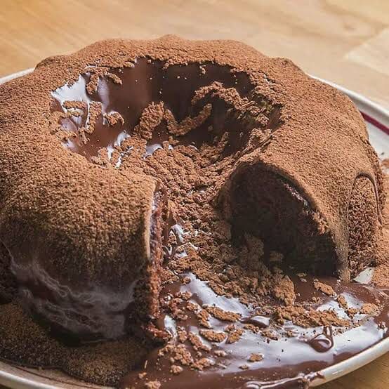 Bolo de cenoura com ganache
